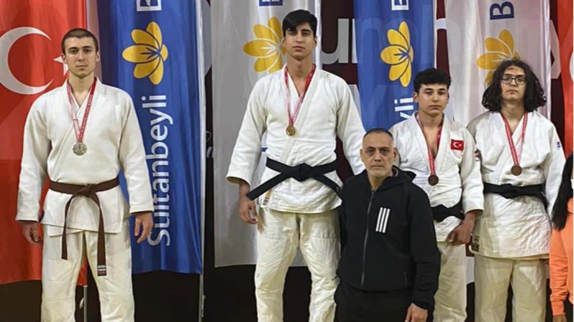 İstanbul Okul Sporları Judo Turnuvasında İl Şampiyonluğu